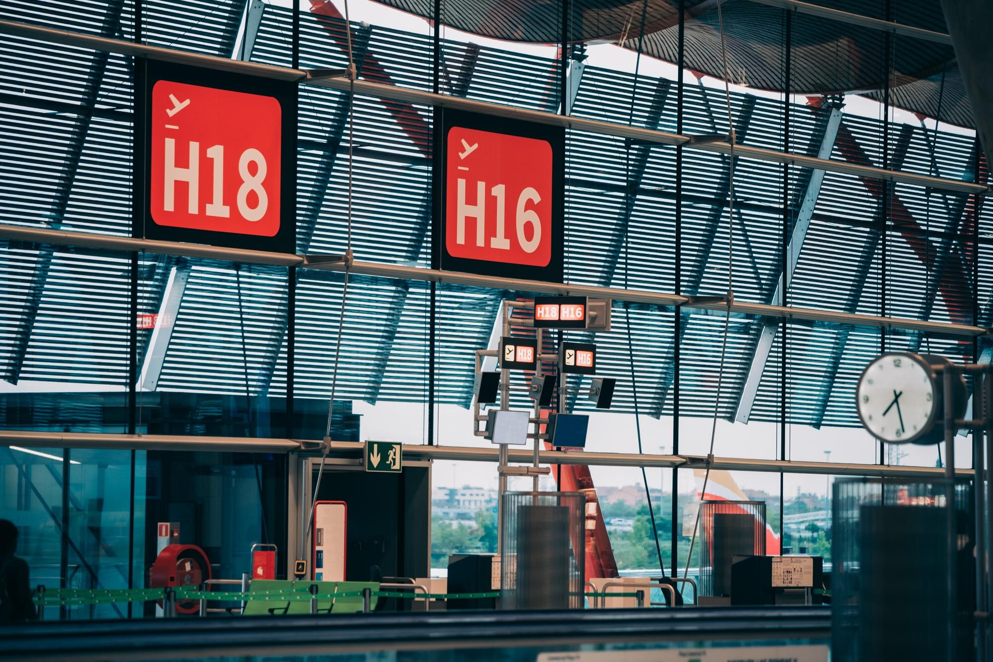 Vai viajar de avião dentro dos EUA? REAL ID, passaporte e o que o imigrante pode usar no aeroporto
