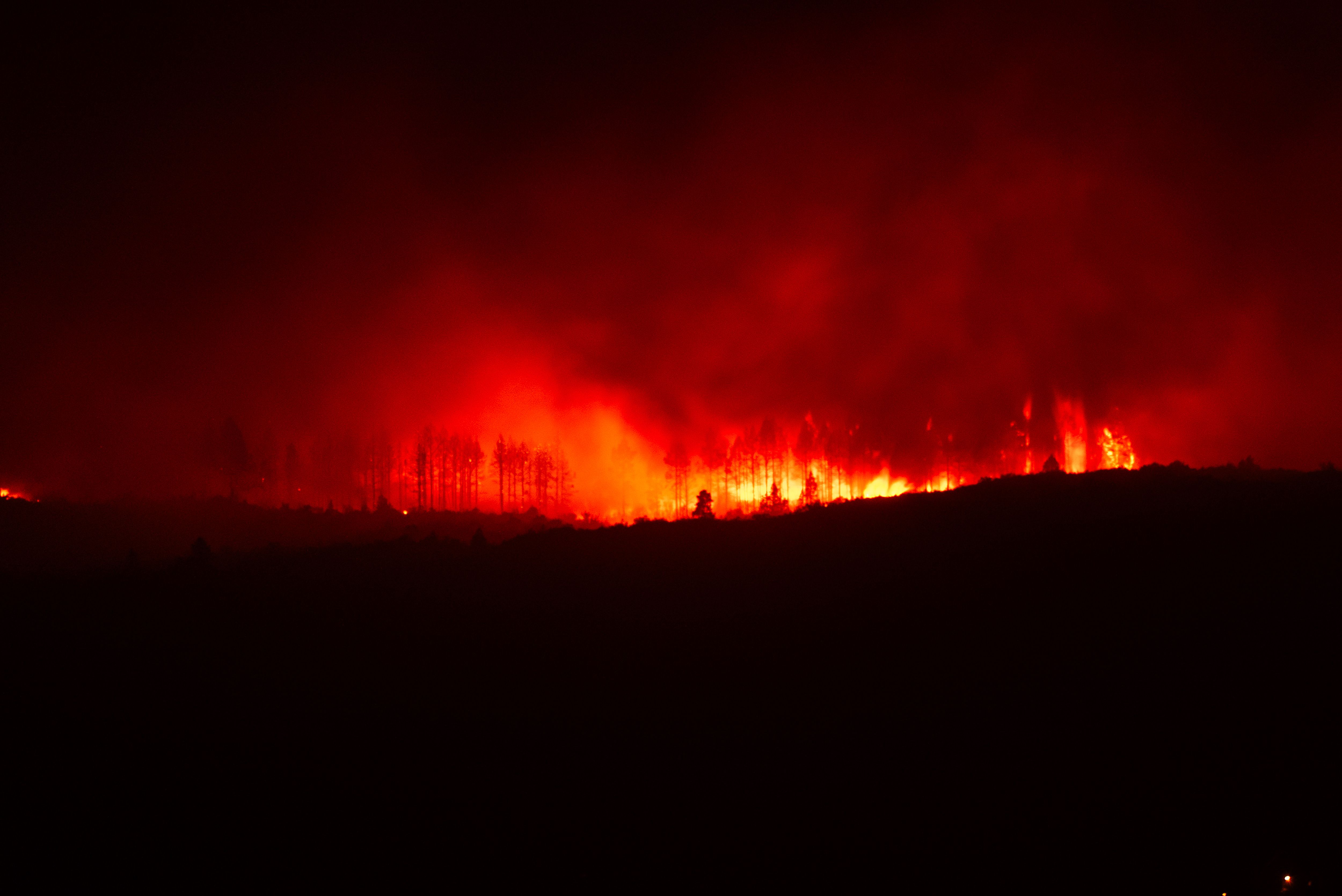 Incêndio de 280 mil acres na fronteira Oregon-Idaho força evacuação de emergência